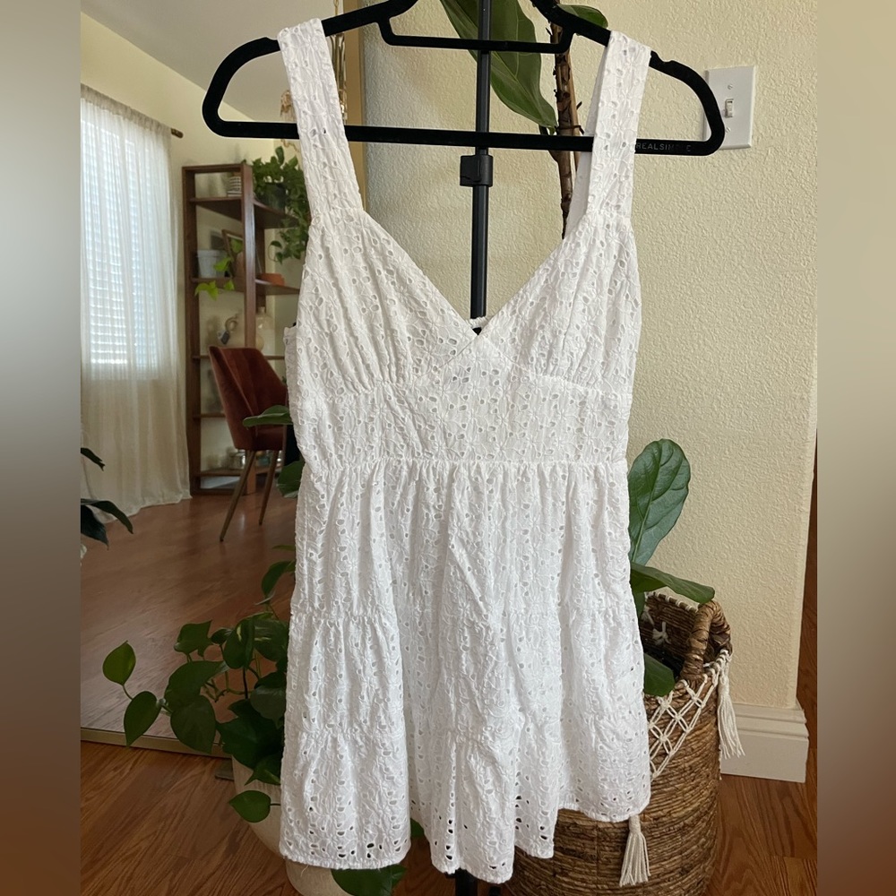 Dainty white dress with ruffle bottom Small